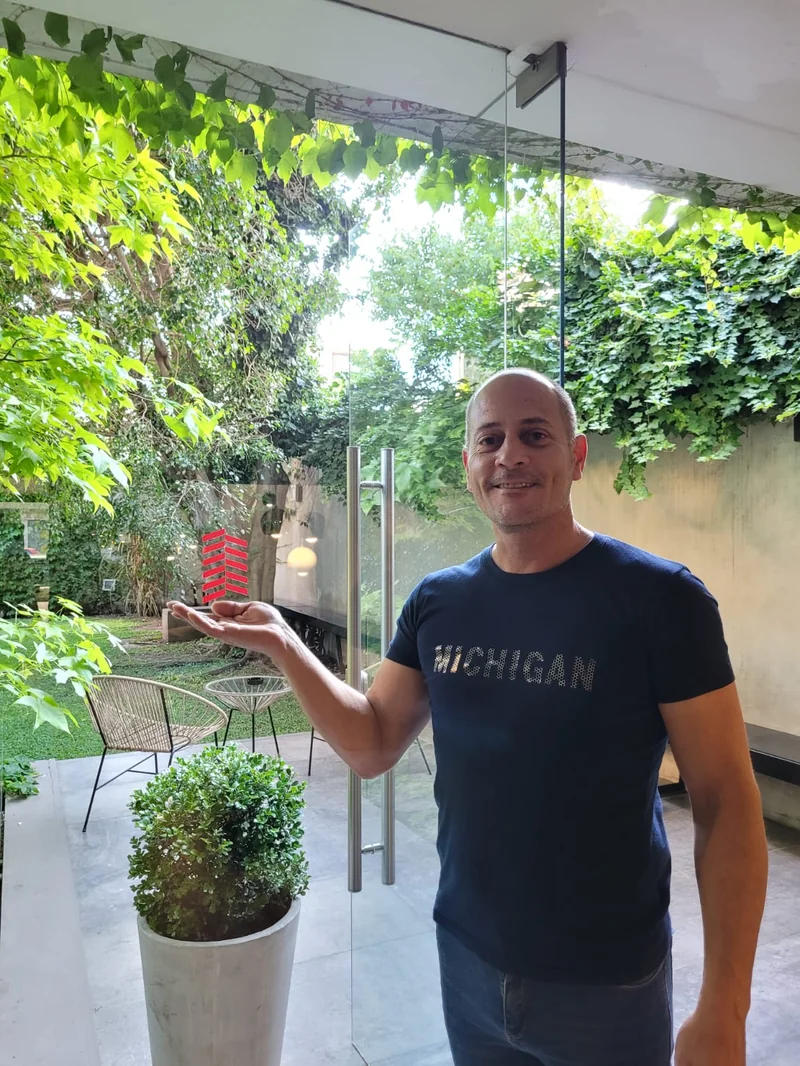 Sebastián - Recepcionista